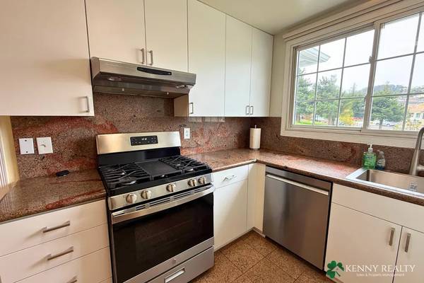 Spacious Brentwood Home With Detached Bonus Room &amp; Solarium photo 4
