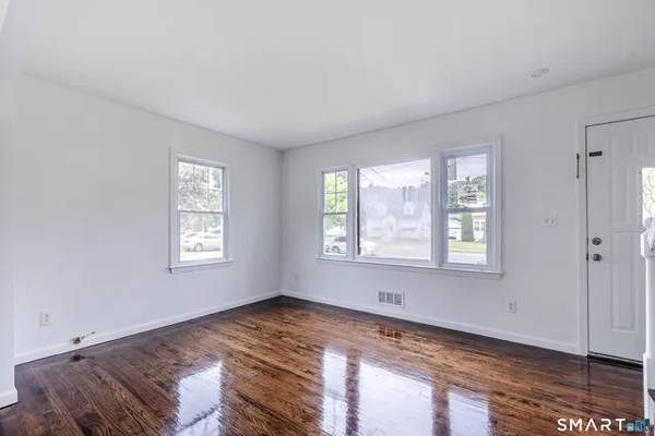 Charming remodeled bungalow near lots of shops and restaurants photo 4
