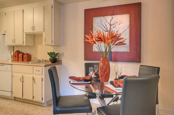 1BR/1BA Apartment on Haley Streeet · Newark photo 4