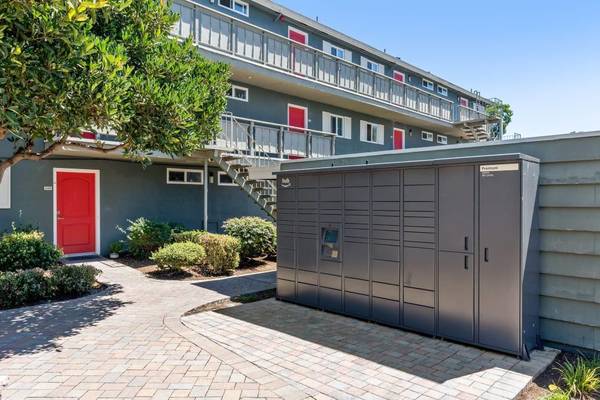 Apartments on Fremont Blvd · Fremont photo 5