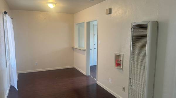 2BR/1BA Apartment · Oakland photo 2