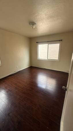 2BR/1BA Apartment · Oakland photo 5