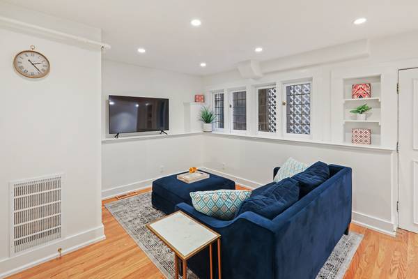 Condos on Pacific Ave · San Francisco photo 5