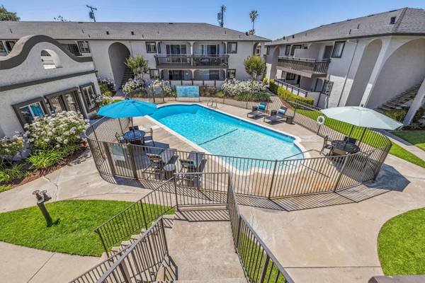 Apartments on Royal Drive · Santa Clara photo 3
