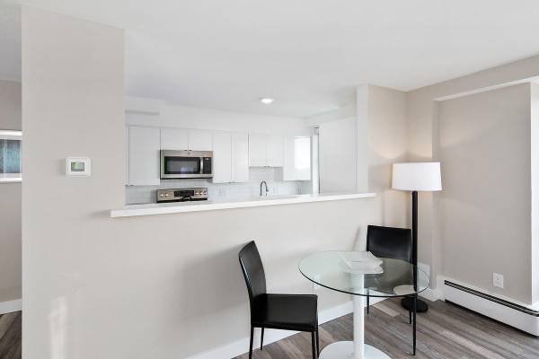 1000 Chestnut Street Apartments photo 3