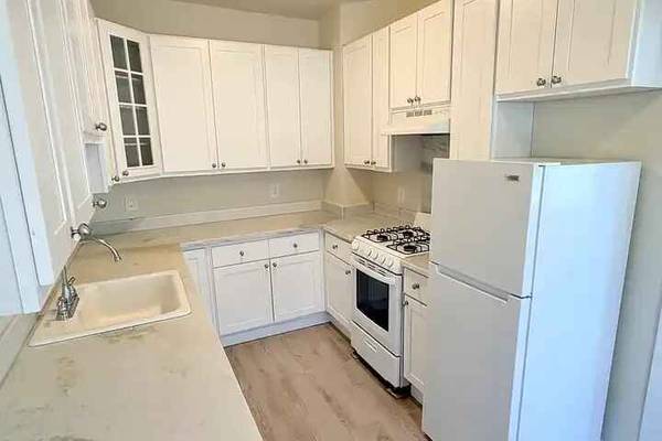 2650 Franklin St photo 2