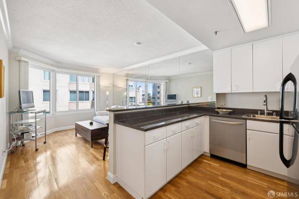 240 Lombard St San Francisco, CA 94111 photo 2