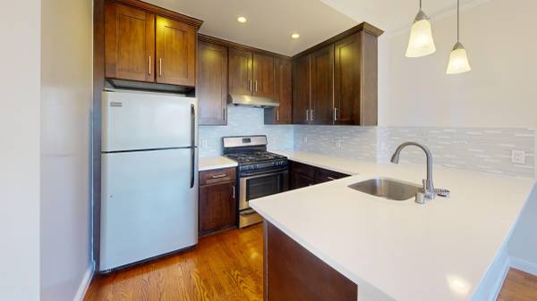 655 Stockton photo 4
