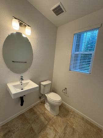 Beautiful 3BR/2.5BA End-Unit Townhouse | Near Downtown & LLNL photo 5