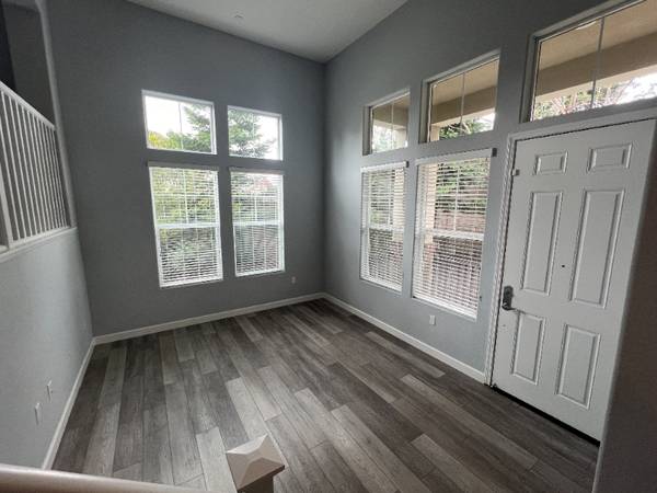Beautiful 3BR/2.5BA End-Unit Townhouse | Near Downtown & LLNL photo 3