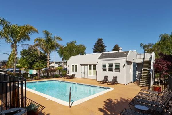 Breakwater Apartments photo 5