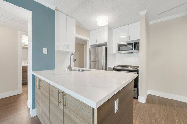 2727 Edison photo 3