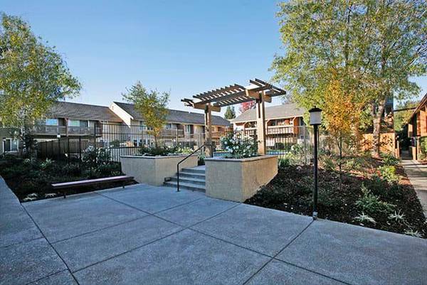 Apartments on Flora Ave · Walnut Creek photo 4