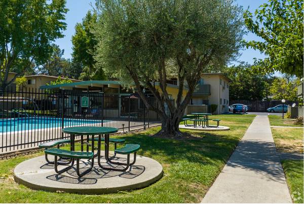 Kingston Place Apartments photo 5