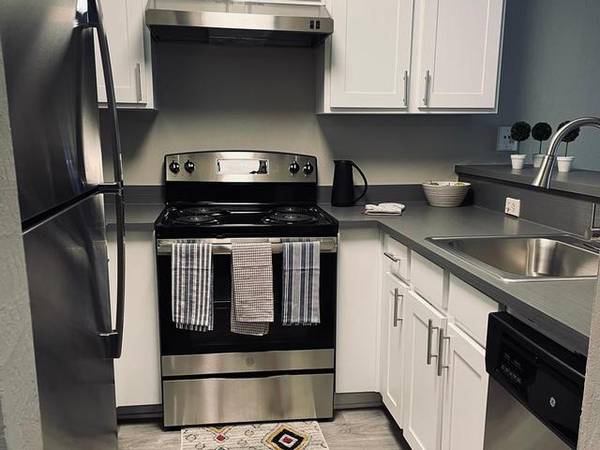 Apartments on Camelback Road · Pleasant Hill photo 5