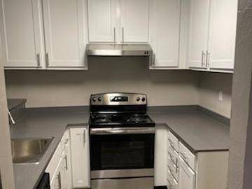 Apartments on Camelback Road · Pleasant Hill photo 3