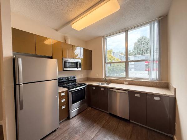 Apartments on Carlos Bee · Hayward photo 2