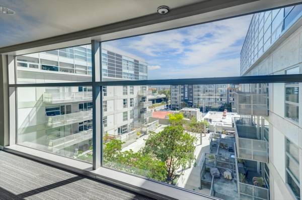 2BR/2BA Condo on Alice St · Oakland photo 3