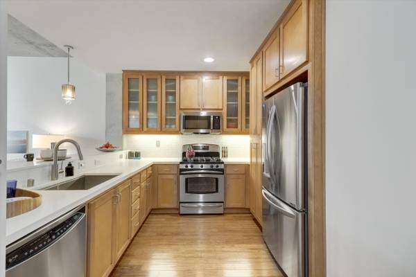 2BR/2BA Condo on Alice St · Oakland photo 5