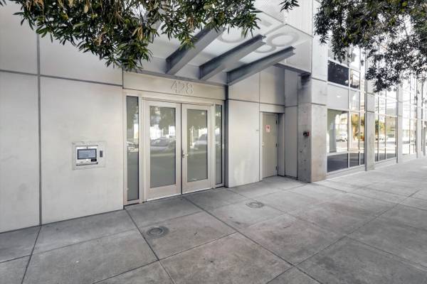 2BR/2BA Condo on Alice St · Oakland photo 2