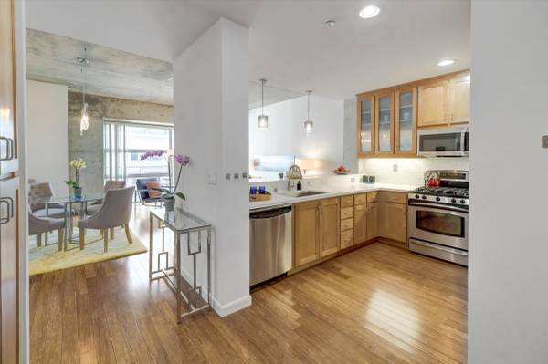 2BR/2BA Condo on Alice St · Oakland photo 4