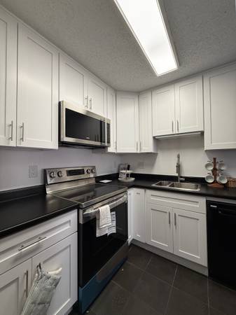 1BR/1BA Apartment · Oakland photo 4