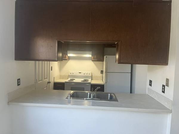 2BR/2BA Townhouse on Olivera Rd · Concord photo 4