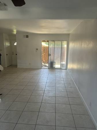 2BR/2BA Townhouse on Olivera Rd · Concord photo 2