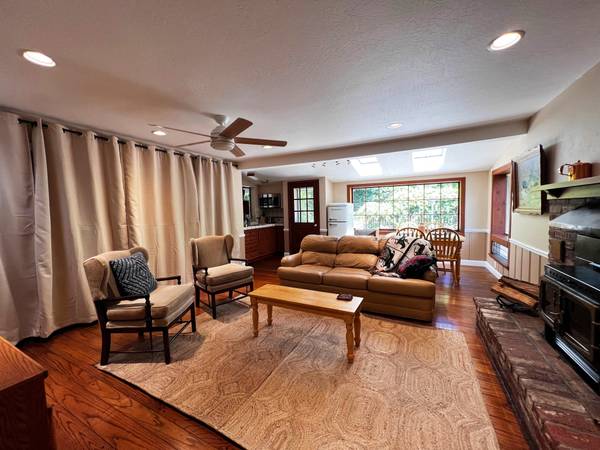 1BR/1BA In Law Adu · Felton