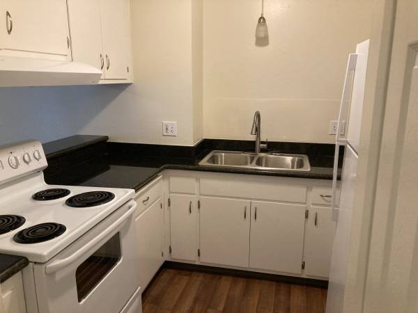 2BR/1BA Apartment on Henry Ave · Pinole photo 2