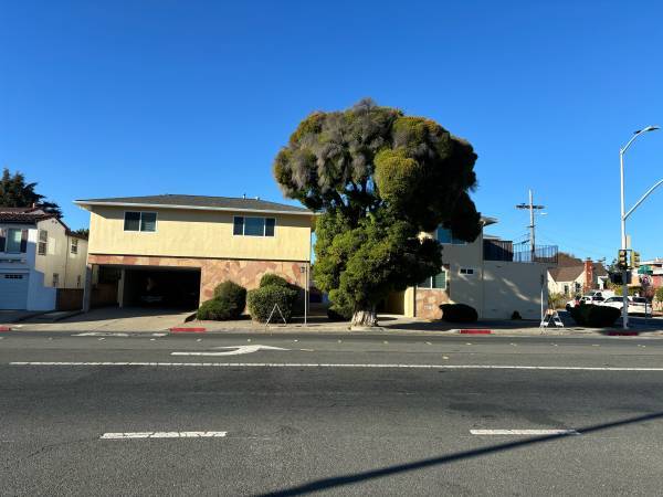 2BR/1BA Apartment · Richmond
