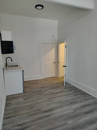 0BR/1BA Apartment · Oakland photo 5