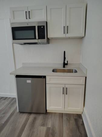 0BR/1BA Apartment · Oakland photo 3