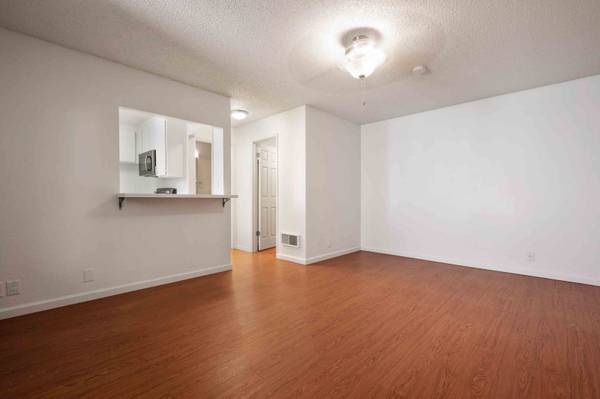Apartments on S Winchester Blvd · Campbell photo 4