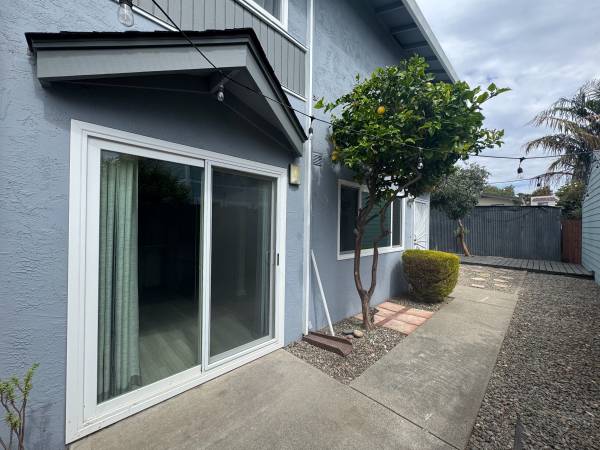 2BR/2BA Townhouse on Oak Street · Alameda photo 3