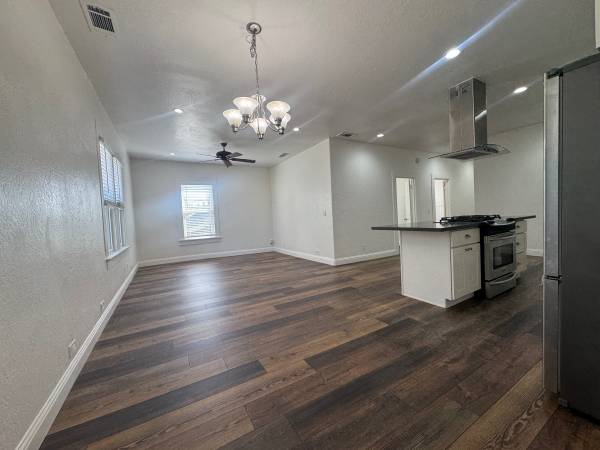 4BR/2BA Duplex · Napa photo 3