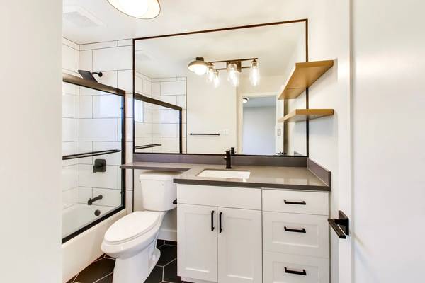 Apartments on Oak Grove Avenue Unit · Burlingame photo 4
