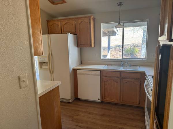3BR/2BA House · Hidden Valley Lake photo 3