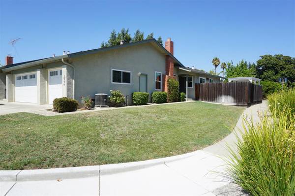 2BR/2BA Duplex on Cherry Ave · San Jose photo 2