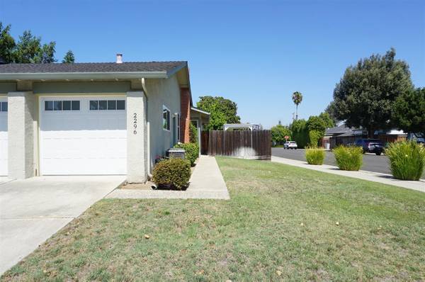 2BR/2BA Duplex on Cherry Ave · San Jose photo 4