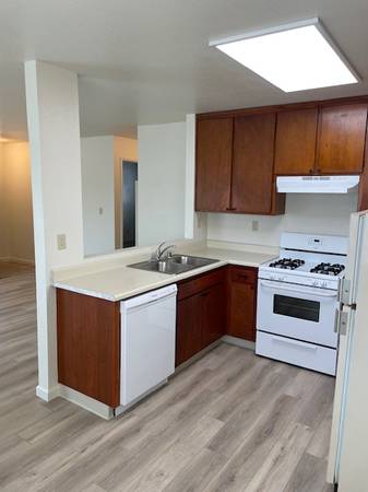 2BR/1BA Apartment on Mission Blvd. · Santa Rosa photo 4