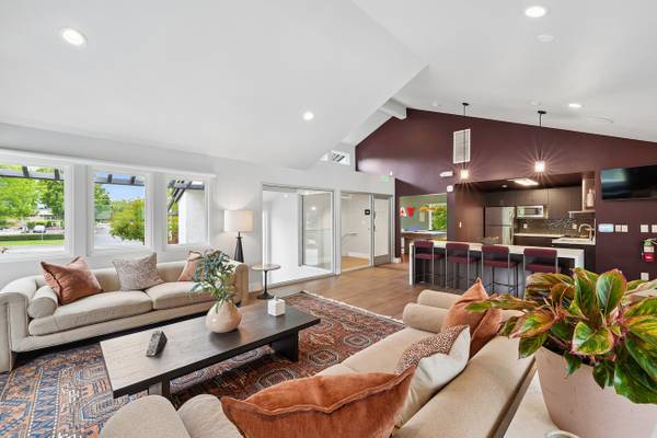 Townhouses on Stoneridge Mall Rd · Pleasanton