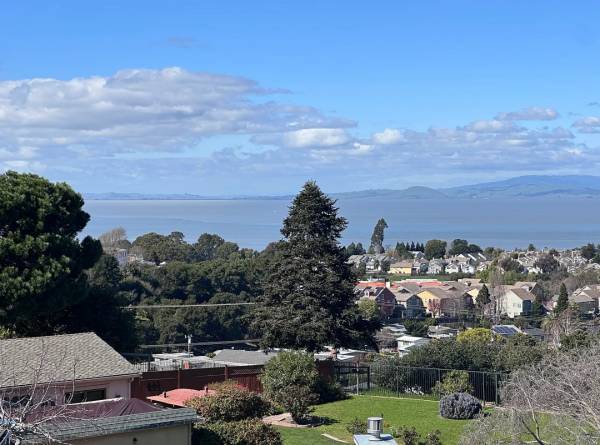 2BR/1BA Apartment · Pinole photo 5