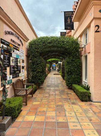 1BR/1BA Apartment on E Napa St · Vineburg photo 3