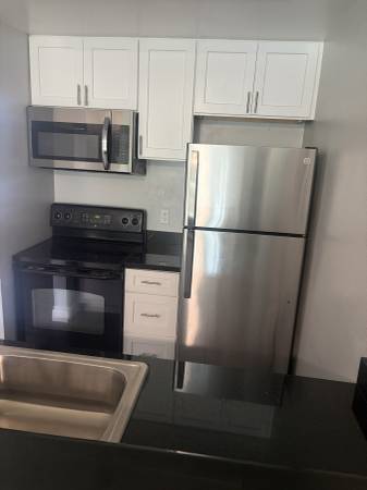 2BR/1BA Condo on Macarthur Blvd · Oakland photo 5