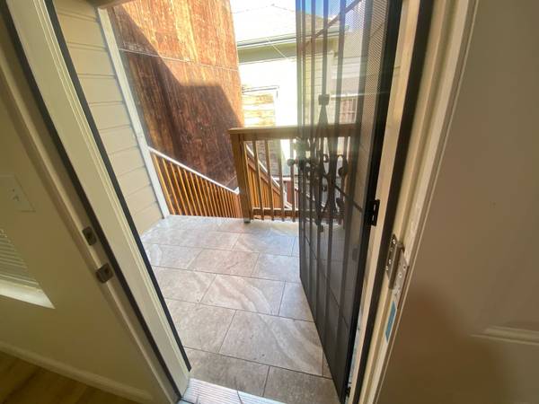 3BR/2BA Apartment on Martin Luther King Jr Way · Oakland photo 2