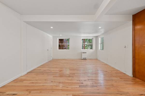2BR/1BA Apartment · Guerneville