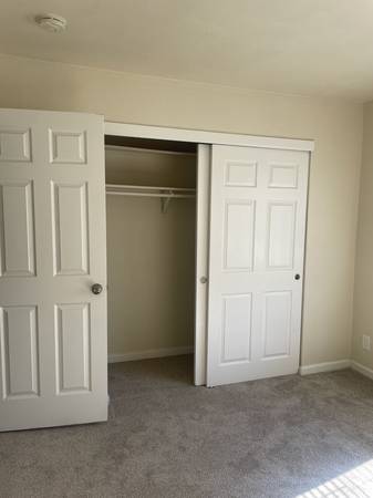 Apartments on Baine · Newark photo 2