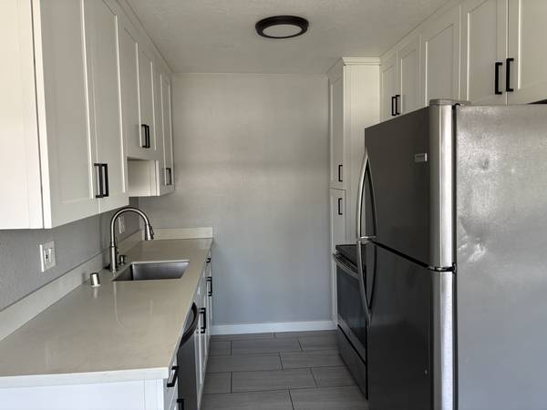 Apartments on Baine · Newark photo 5