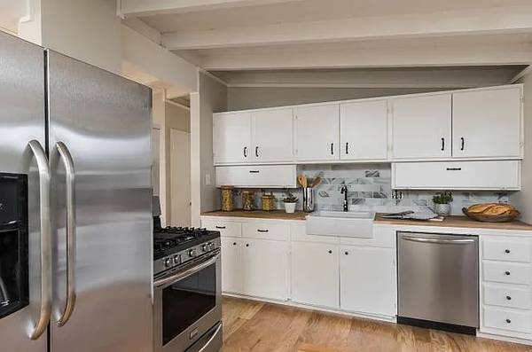 5BR/2BA Single Family House · Mountain View photo 2